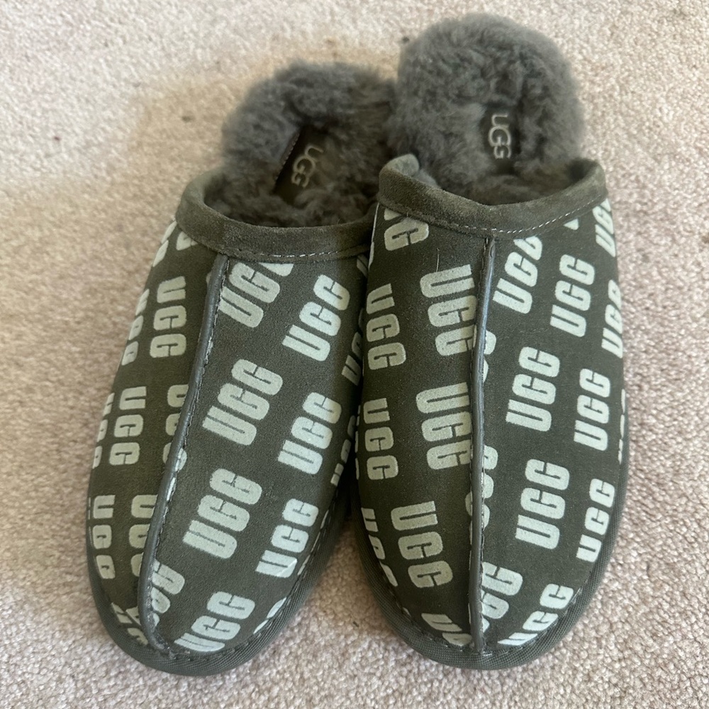 UGG Grey Scuff Slippers Woman’s Size 9 - New
